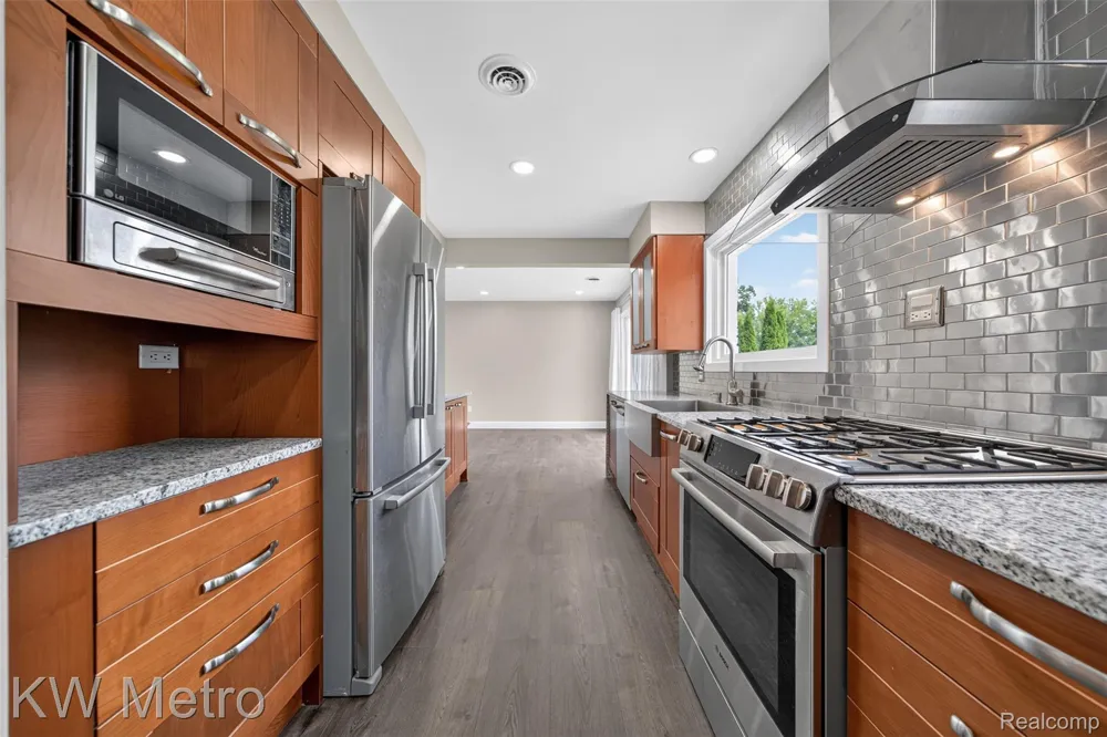 4251 Derry Road Bloomfield Charter Township, MI 48302