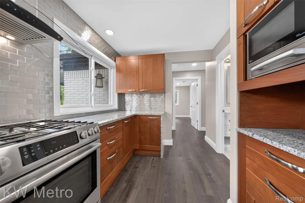 4251 Derry Road Bloomfield Charter Township, MI 48302