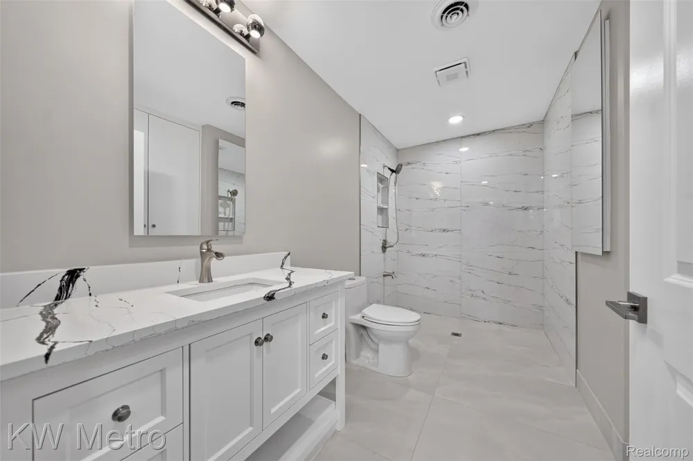 4251 Derry Road Bloomfield Charter Township, MI 48302