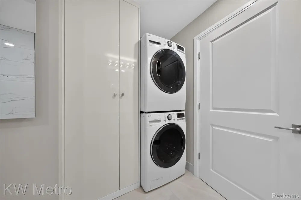 4251 Derry Road Bloomfield Charter Township, MI 48302