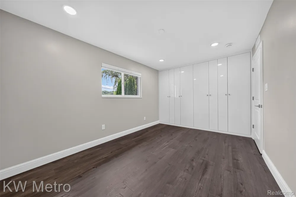 4251 Derry Road Bloomfield Charter Township, MI 48302