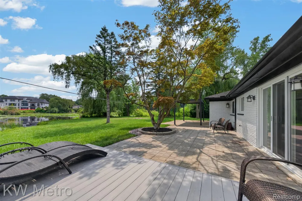 4251 Derry Road Bloomfield Charter Township, MI 48302