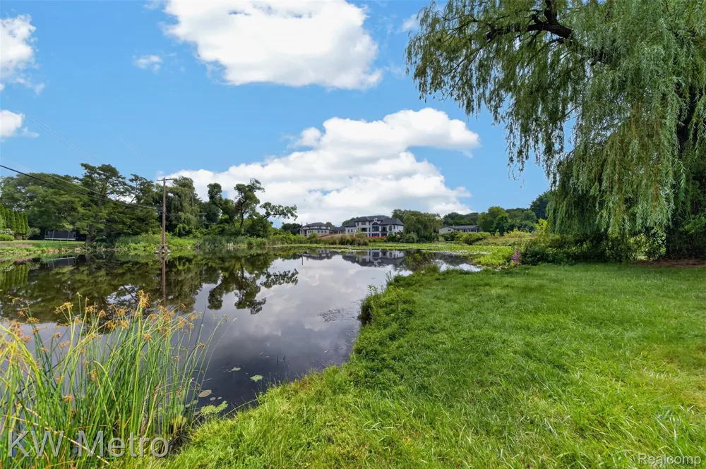 4251 Derry Road Bloomfield Charter Township, MI 48302