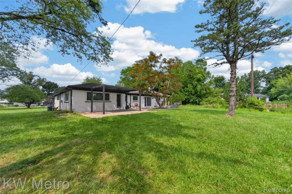 4251 Derry Road Bloomfield Charter Township, MI 48302