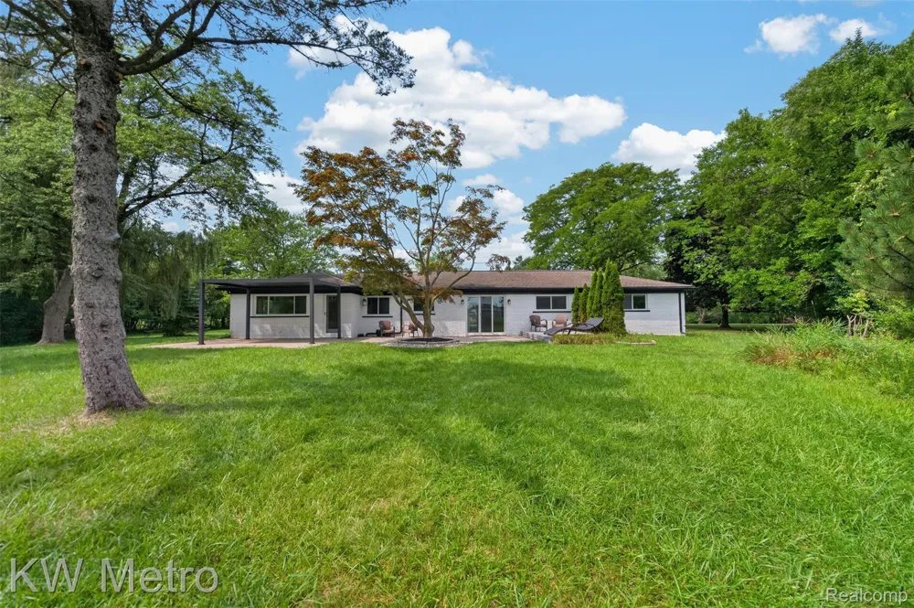 4251 Derry Road Bloomfield Charter Township, MI 48302