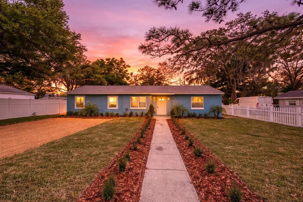 25 E CHARLOTTE AVENUE Eustis, FL 32726
