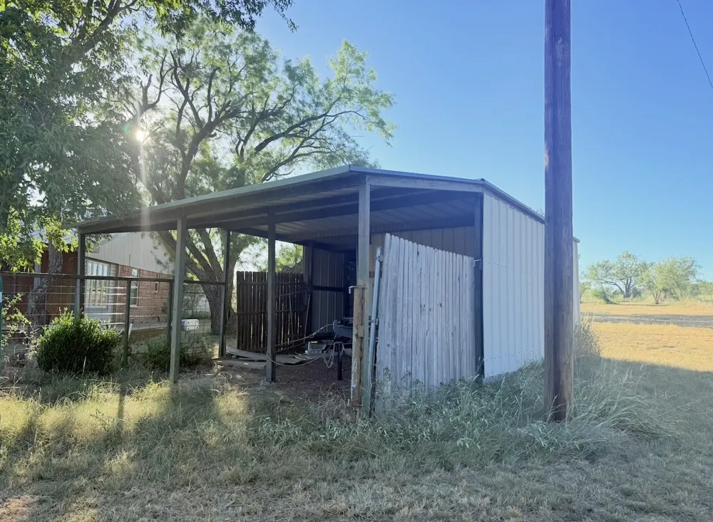 7710 US Highway 84 Lawn, TX 79530