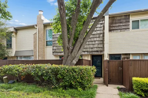 2702 Douglas Avenue #127