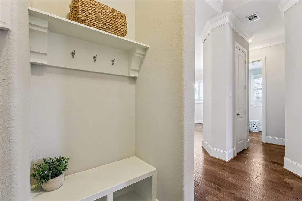 1819 Eagle Creek Drive Friendswood, TX 77546