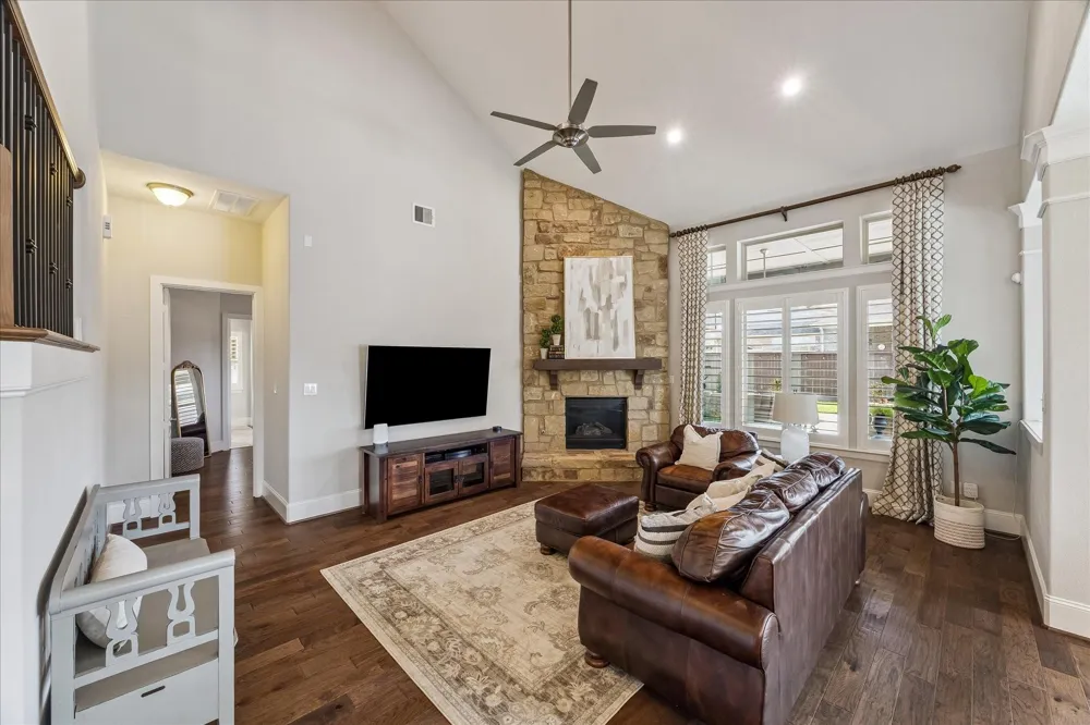 1819 Eagle Creek Drive Friendswood, TX 77546