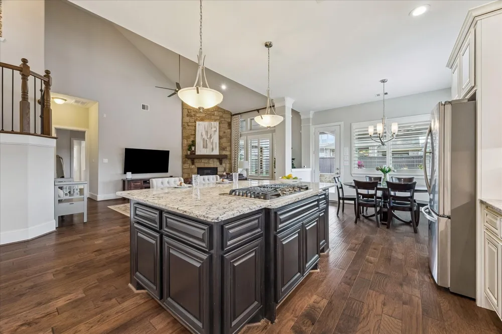 1819 Eagle Creek Drive Friendswood, TX 77546