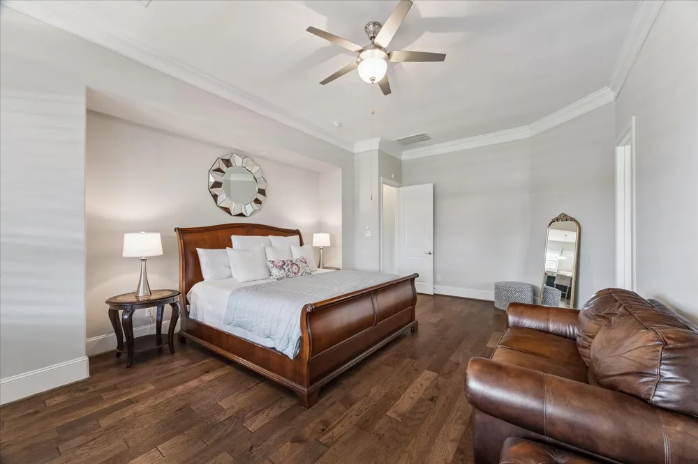 1819 Eagle Creek Drive Friendswood, TX 77546