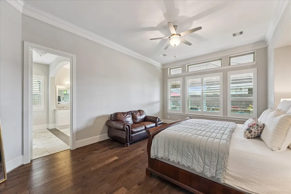 1819 Eagle Creek Drive Friendswood, TX 77546