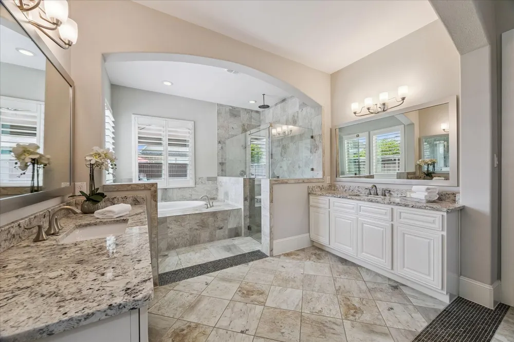 1819 Eagle Creek Drive Friendswood, TX 77546