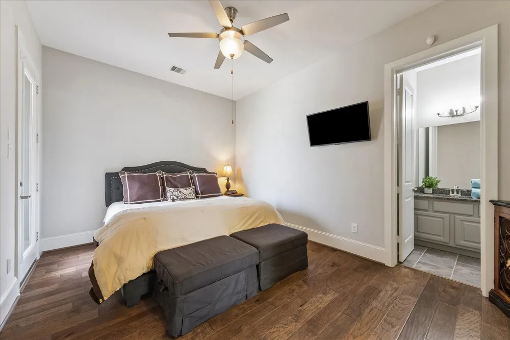 1819 Eagle Creek Drive Friendswood, TX 77546