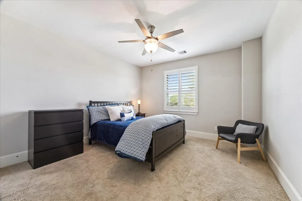 1819 Eagle Creek Drive Friendswood, TX 77546