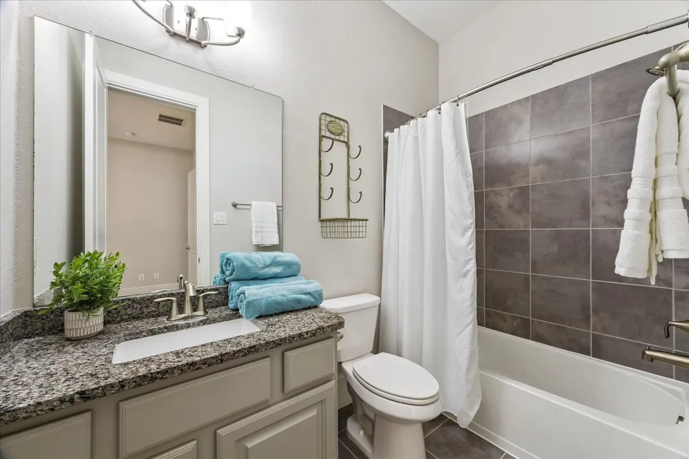 1819 Eagle Creek Drive Friendswood, TX 77546