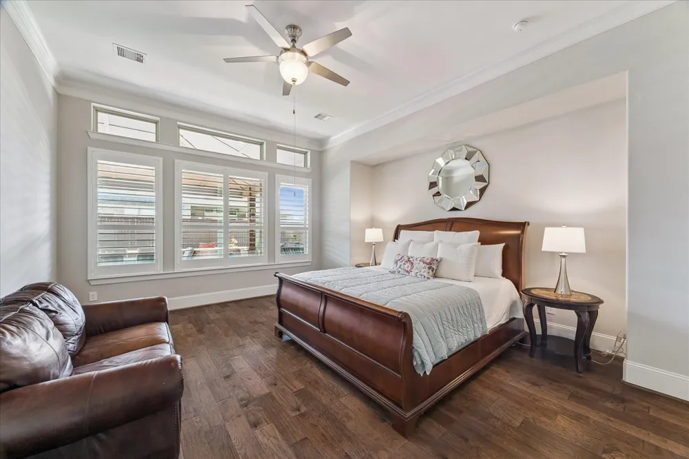 1819 Eagle Creek Drive Friendswood, TX 77546