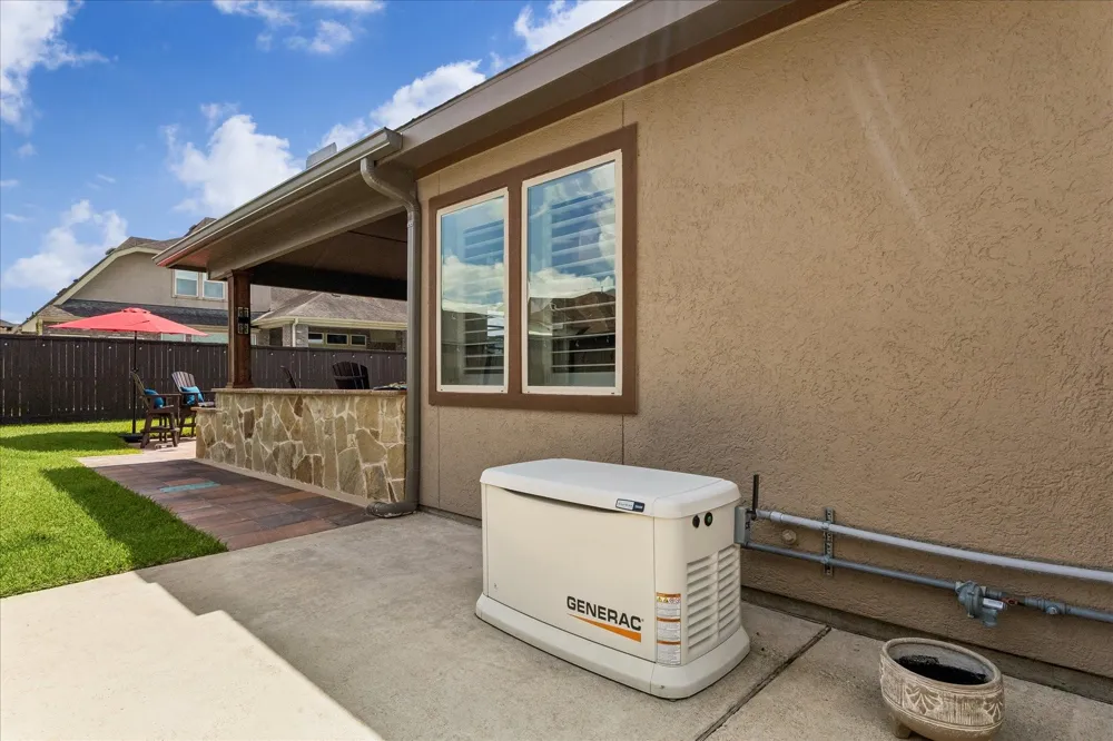 1819 Eagle Creek Drive Friendswood, TX 77546