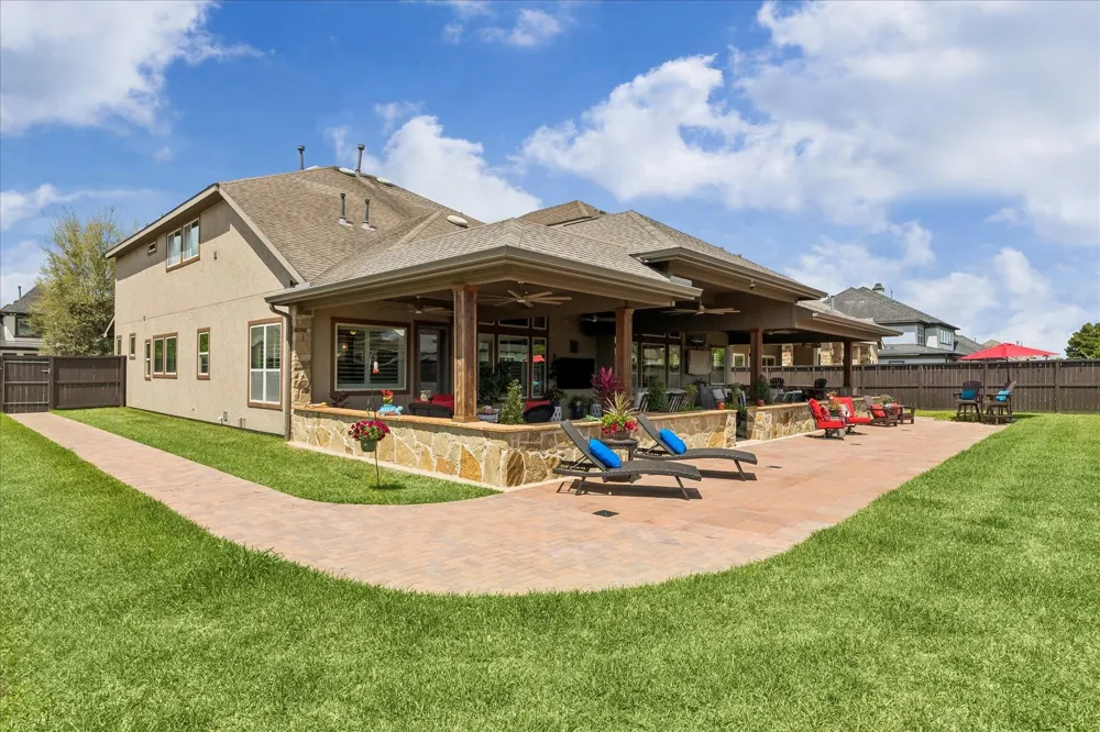 1819 Eagle Creek Drive Friendswood, TX 77546