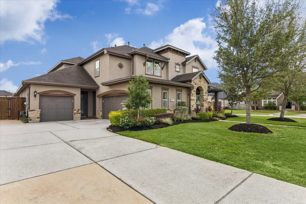 1819 Eagle Creek Drive Friendswood, TX 77546