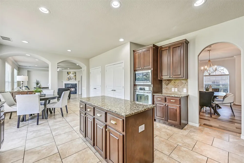 2508 Rockygate Lane Friendswood, TX 77546