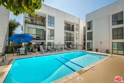 906 Doheny Drive