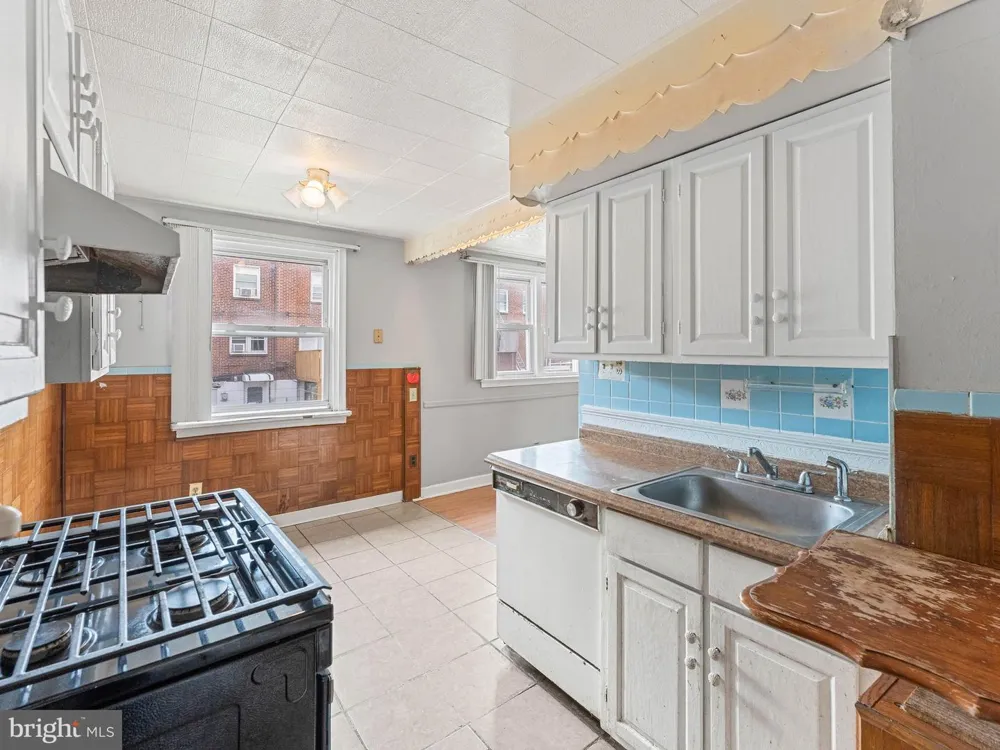 2742 ELBRIDGE STREET Philadelphia, PA 19149