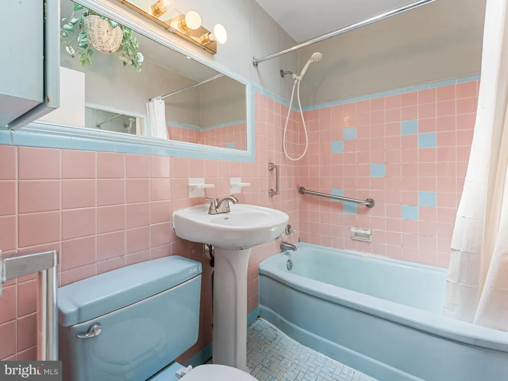 2742 ELBRIDGE STREET Philadelphia, PA 19149