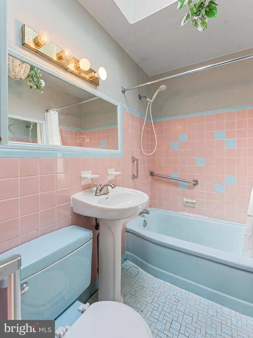 2742 ELBRIDGE STREET Philadelphia, PA 19149