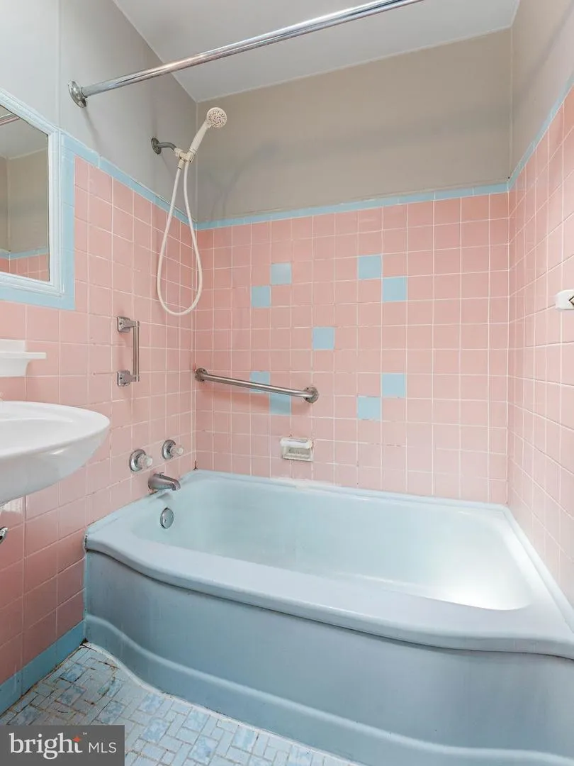 2742 ELBRIDGE STREET Philadelphia, PA 19149