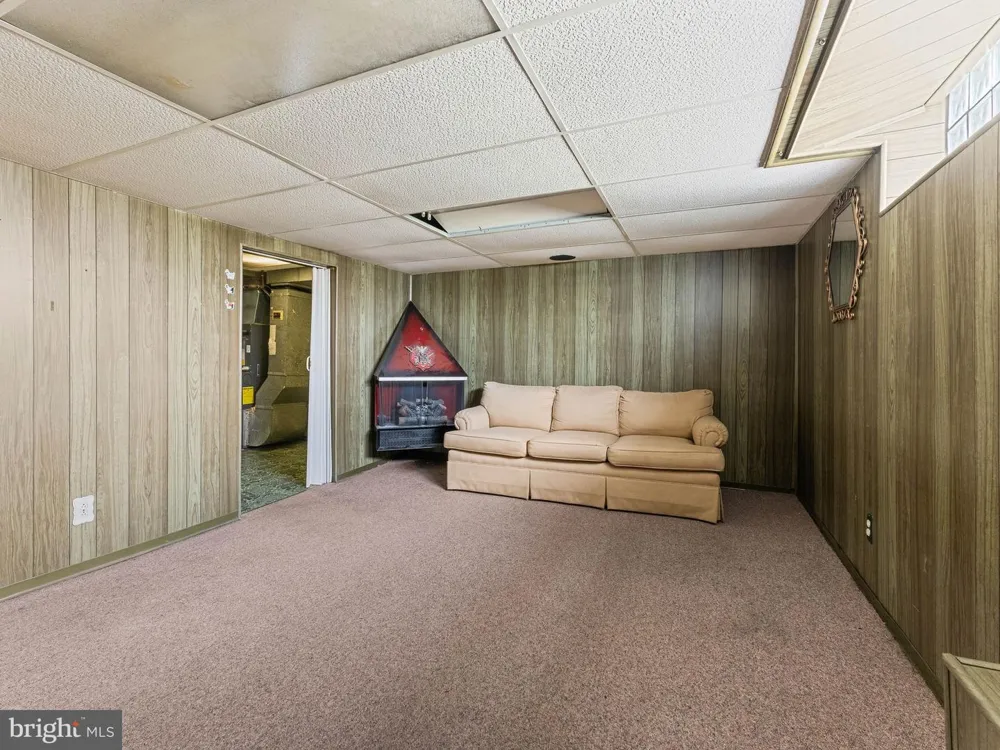 2742 ELBRIDGE STREET Philadelphia, PA 19149