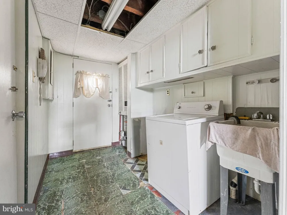 2742 ELBRIDGE STREET Philadelphia, PA 19149
