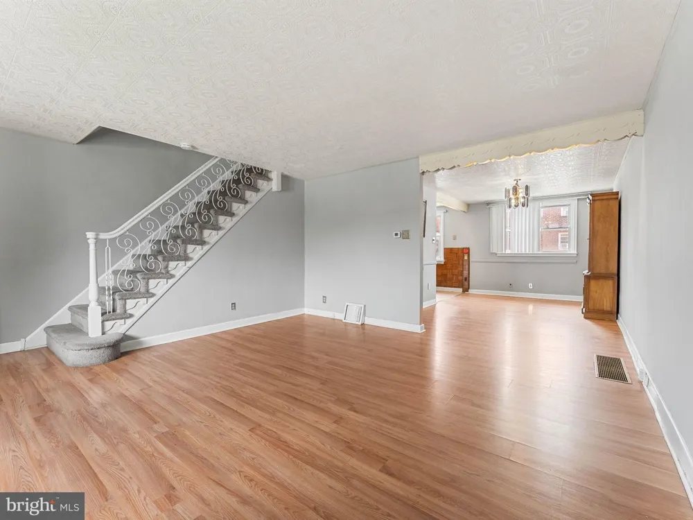 2742 ELBRIDGE STREET Philadelphia, PA 19149