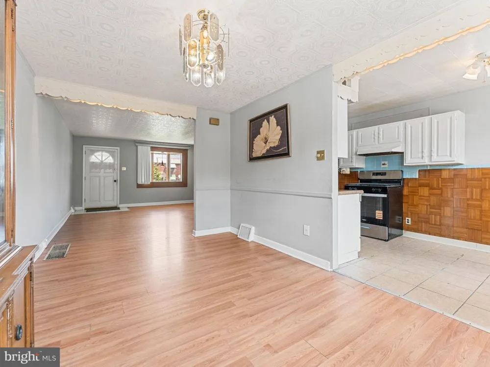 2742 ELBRIDGE STREET Philadelphia, PA 19149