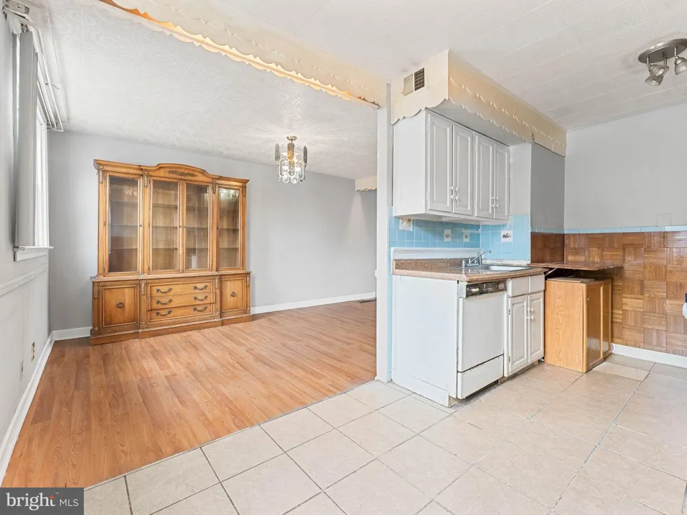 2742 ELBRIDGE STREET Philadelphia, PA 19149