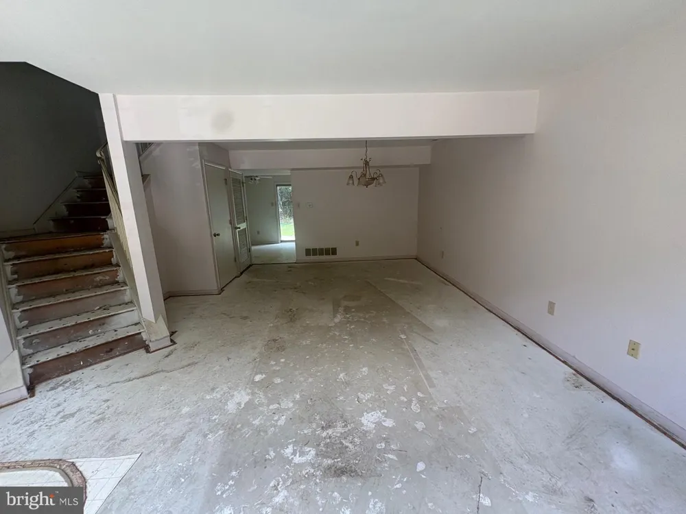8 WOODBROOK DRIVE Mantua, NJ 08051