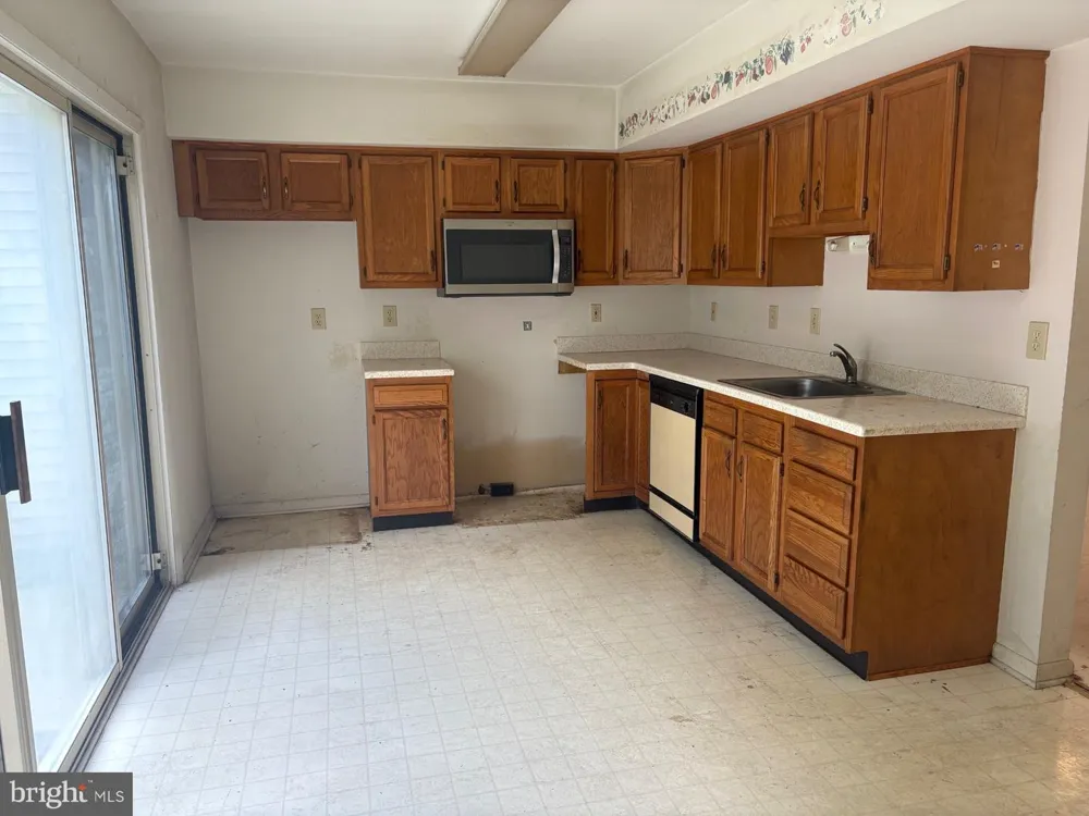 8 WOODBROOK DRIVE Mantua, NJ 08051