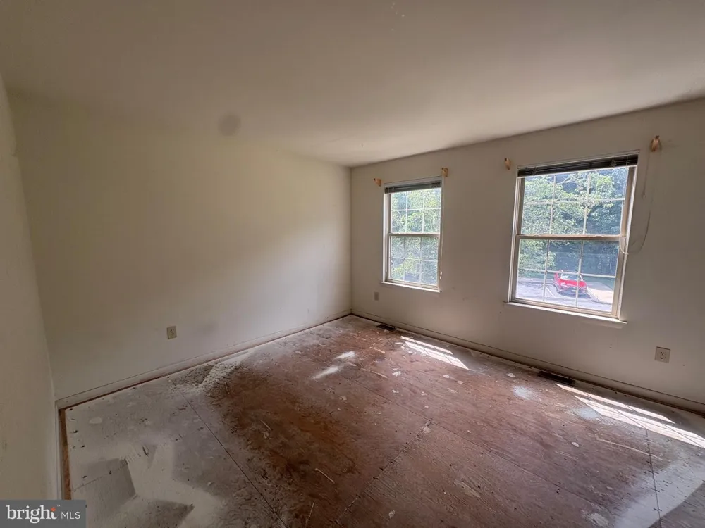 8 WOODBROOK DRIVE Mantua, NJ 08051
