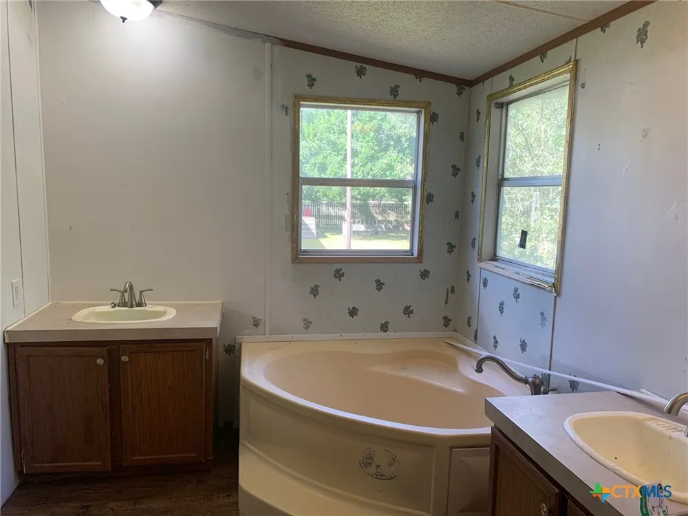 590 Lee Street Victoria, TX 77905