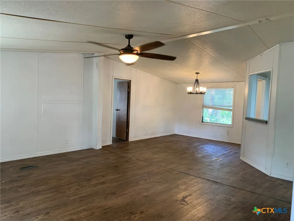 590 Lee Street Victoria, TX 77905