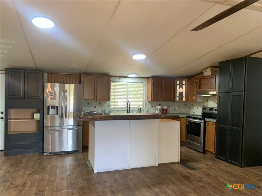 590 Lee Street Victoria, TX 77905