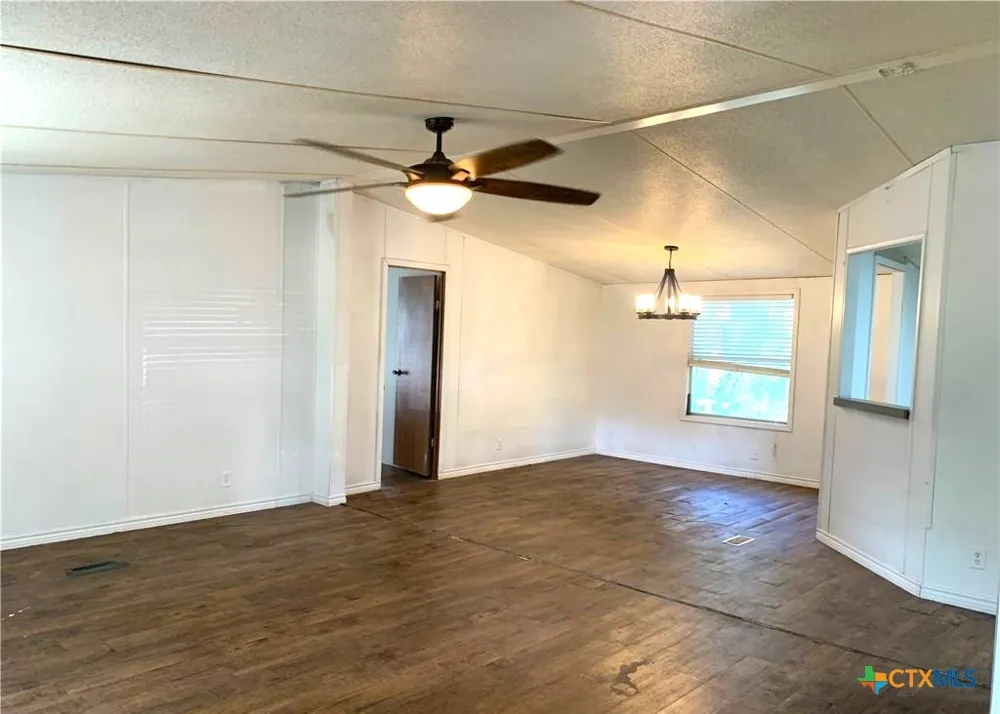 590 Lee Street Victoria, TX 77905