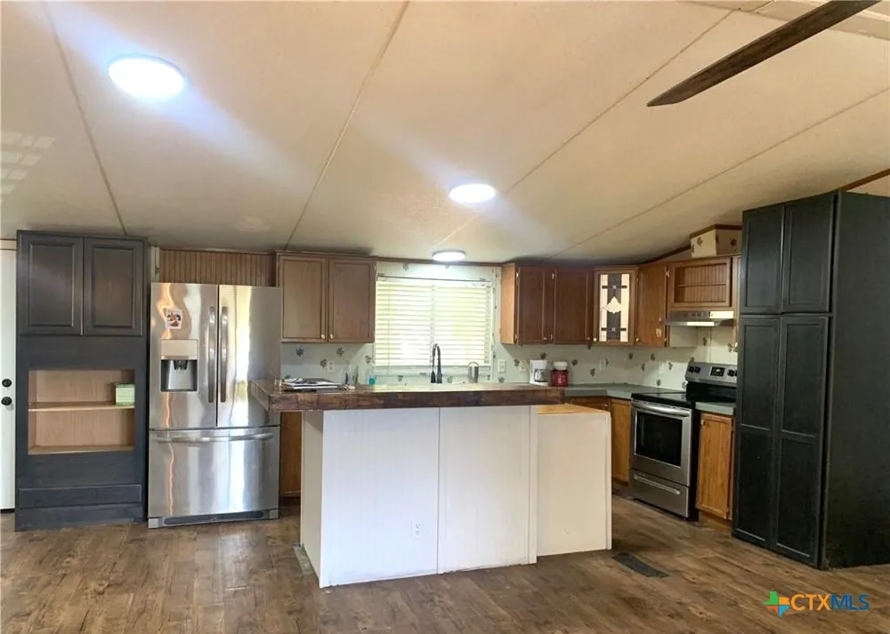 590 Lee Street Victoria, TX 77905