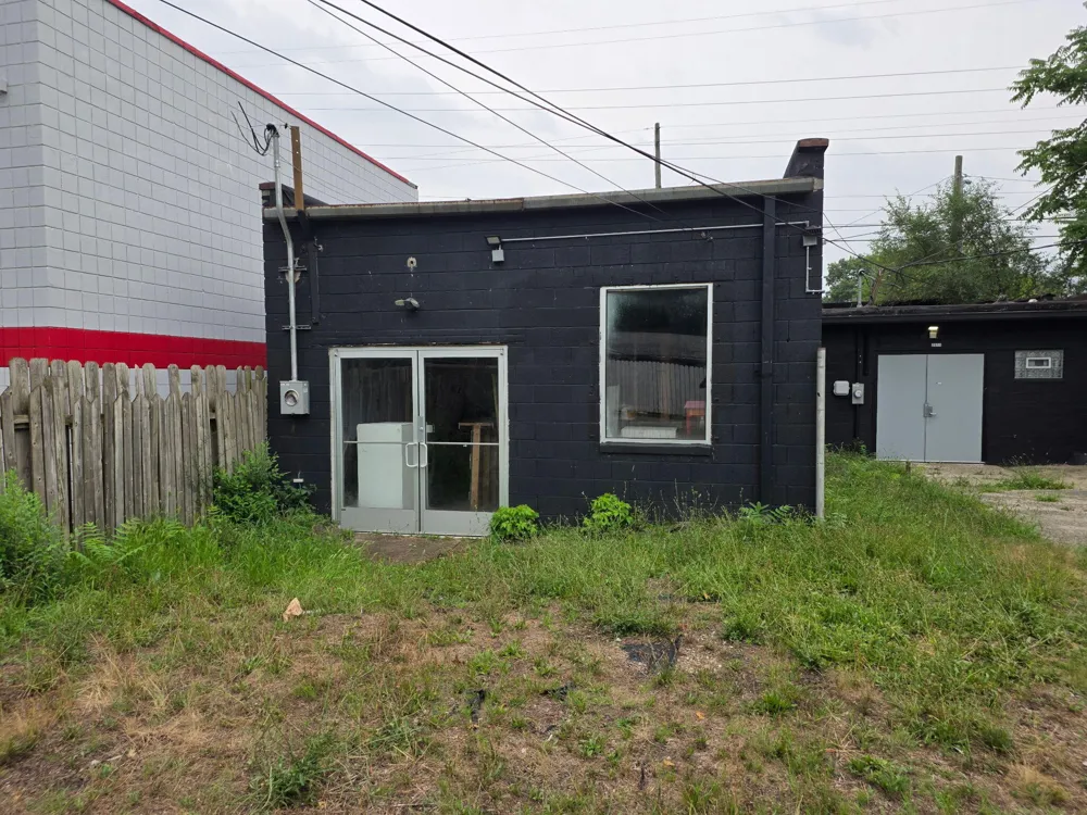 3517 E 8 Mile Road Warren, MI 48091