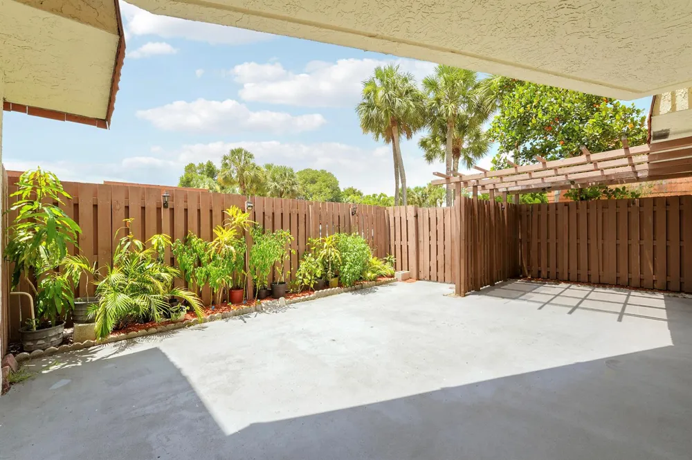 8389 Coral Circle North Lauderdale, FL 33068
