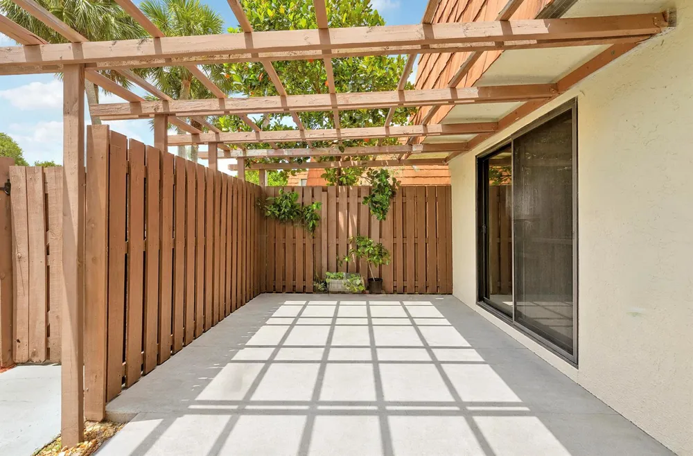 8389 Coral Circle North Lauderdale, FL 33068
