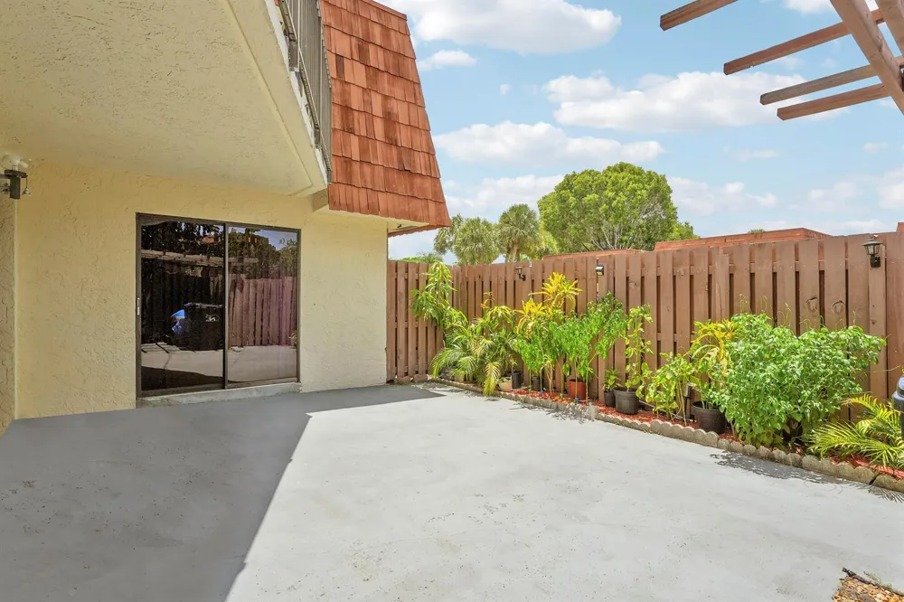 8389 Coral Circle North Lauderdale, FL 33068