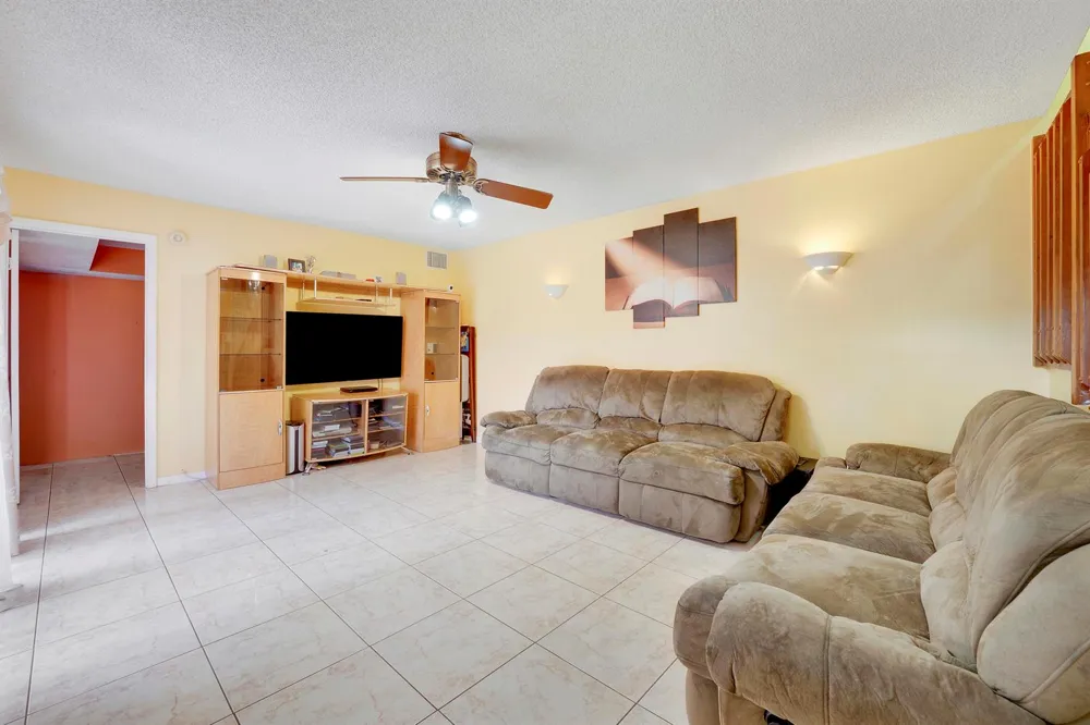 8389 Coral Circle North Lauderdale, FL 33068