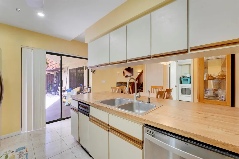 8389 Coral Circle North Lauderdale, FL 33068